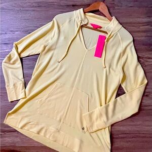 NWT Lilly Pulitzer yellow lightweight pullover in Medium.